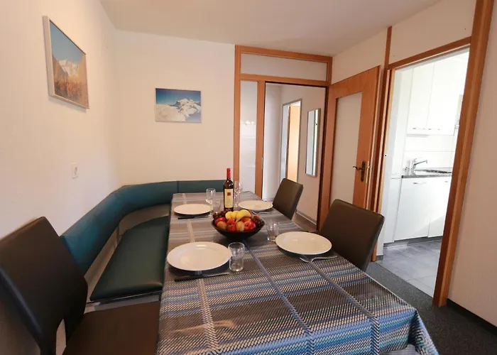 Azur アパート サース フェー