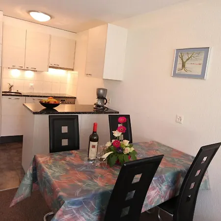 Azur Apartament *